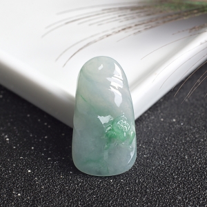 糯冰种飘翠翡翠莲花吊坠