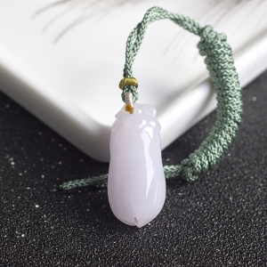 糯种浅紫色翡翠含苞待放吊坠