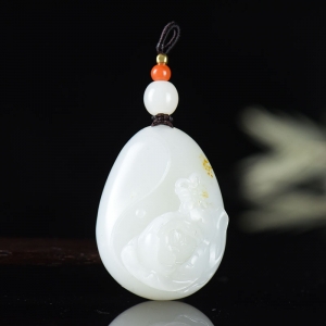 籽料和田白玉蝶恋花吊坠