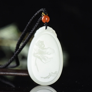 籽料和田白玉荷韵吊坠