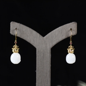 18K籽料和田白玉猫咪耳坠