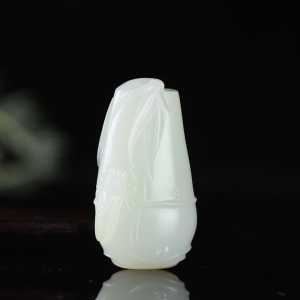 籽料和田白玉节节高吊坠