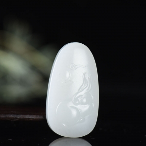 籽料和田白玉兔子吊坠