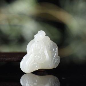 籽料和田白玉如意吊坠