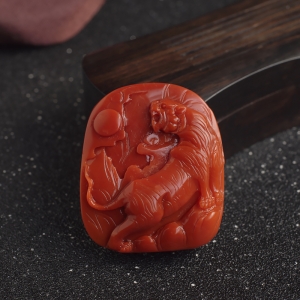 柿子红南红虎虎生威吊坠