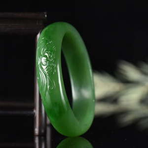 58.5mm山料和田碧玉荷花手镯