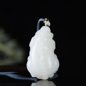 山流水料和田白玉貔貅吊坠