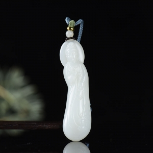 籽料和田白玉观音吊坠
