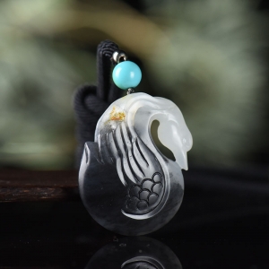 籽料和田玉青花天鹅吊坠