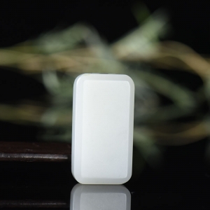 籽料和田白玉无事牌吊坠