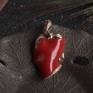 18KMOMO珊瑚随形吊坠