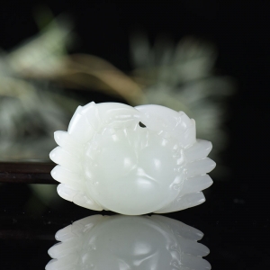 山流水料和田羊脂白玉八方来财摆件