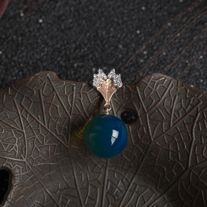 18K天空蓝多米蓝珀吊坠