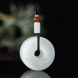 籽料和田白玉山水平安扣吊坠