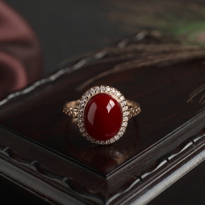 18K阿卡牛血红珊瑚戒指