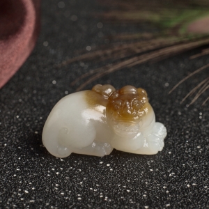 山料和田玉貔貅吊坠