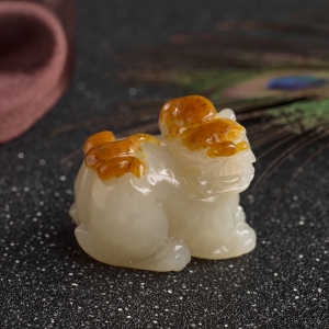 山料和田玉貔貅吊坠