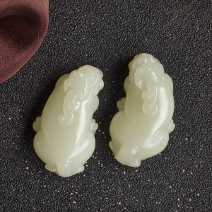 山料和田白玉貔貅吊坠（两件）