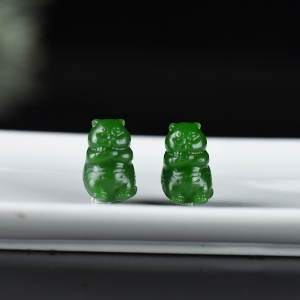 山料和田碧玉招财虎吊坠（二件）