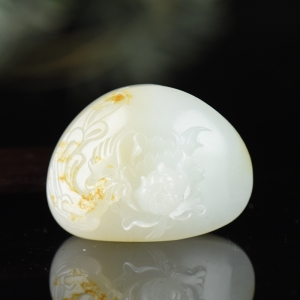 籽料和田白玉凤穿牡丹吊坠