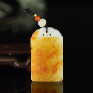 籽料和田白玉红皮无事牌吊坠