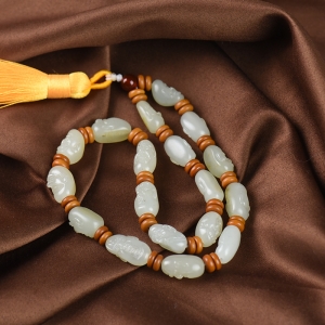 籽料和田白玉十八罗汉手持