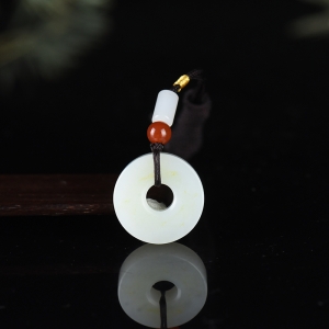 籽料和田白玉平安扣吊坠