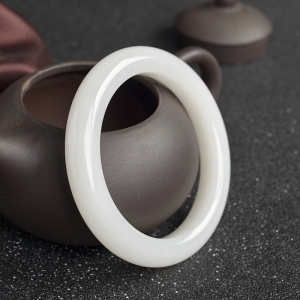 56mm山料和田白玉平安镯