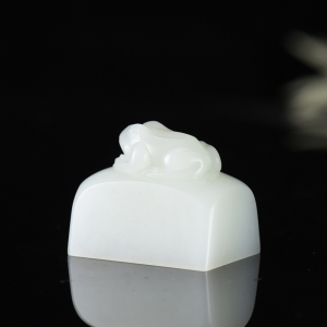 籽料和田白玉呱呱来财印章