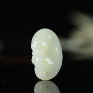 籽料和田青白玉貔貅吊坠