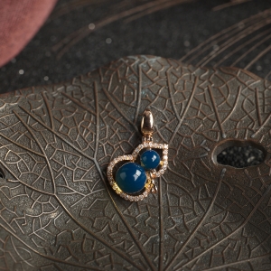 18K天空蓝多米蓝珀葫芦吊坠