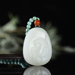 籽料和田白玉马上有福吊坠