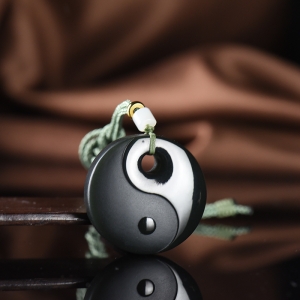 山料和田青玉八卦吊坠