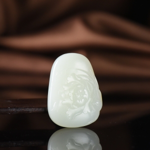 籽料和田白玉牡丹吊坠