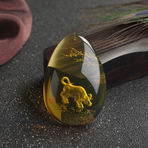 墨西哥蓝珀丑牛吊坠