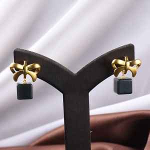 18K籽料和田青玉耳坠