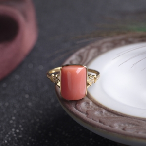 18KMOMO珊瑚方形戒指