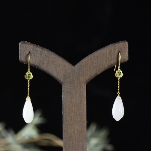 18K籽料和田白玉玉兰花耳坠