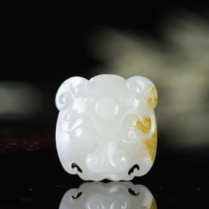 籽料和田白玉老虎吊坠