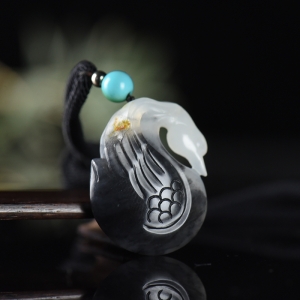 籽料和田玉青花鹅如意吊坠