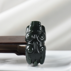 籽料和田青玉仿古虎吊坠