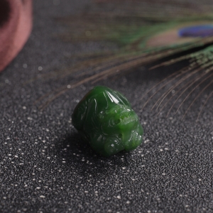 山料和田碧玉貔貅吊坠