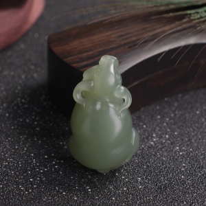 山料和田青玉丑牛吊坠