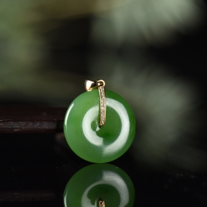 18K山料和田碧玉平安扣吊坠