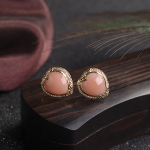 18KMOMO珊瑚心形耳钉