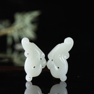 籽料和田白玉龙凤吊坠