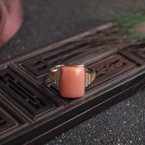 18KMOMO珊瑚方形戒指