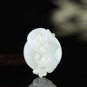 籽料和田白玉螭龙吊坠