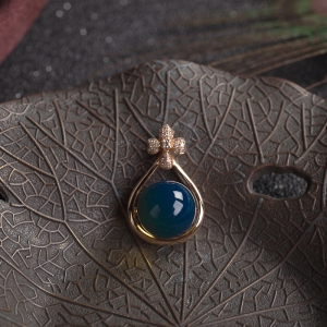 18K天空蓝多米蓝珀吊坠