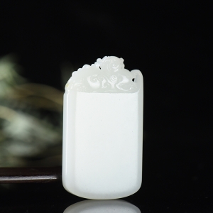 山流水料和田白玉府上有龙吊坠